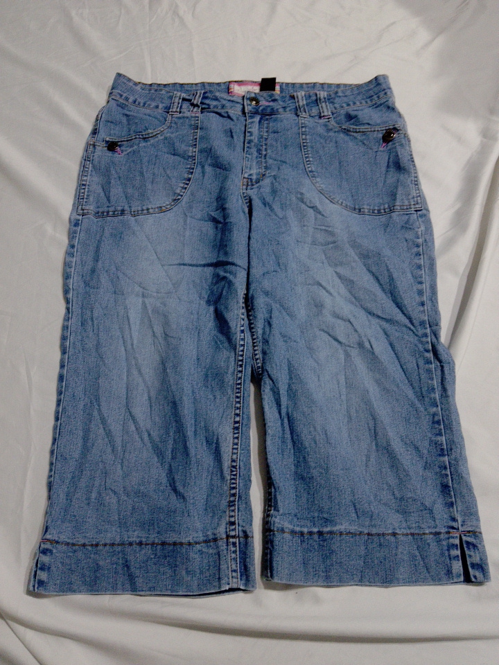 Abercrombie & Fitch Light Wash Wide-Leg Capri Jean..