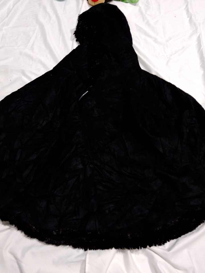 Kalia Toda Black Cape en fausse fourrure noire à c..
