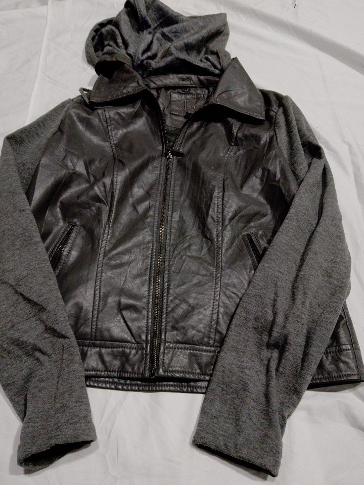Jaqueta de Couro com Capuz