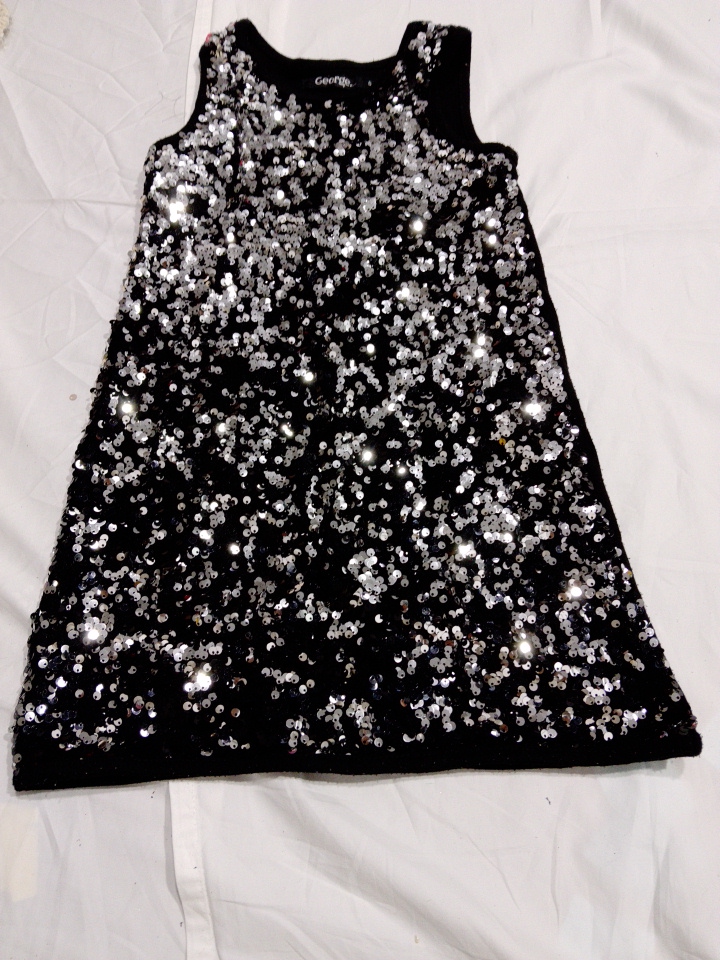 Ensemble de robes de créateur George Guess Forever..