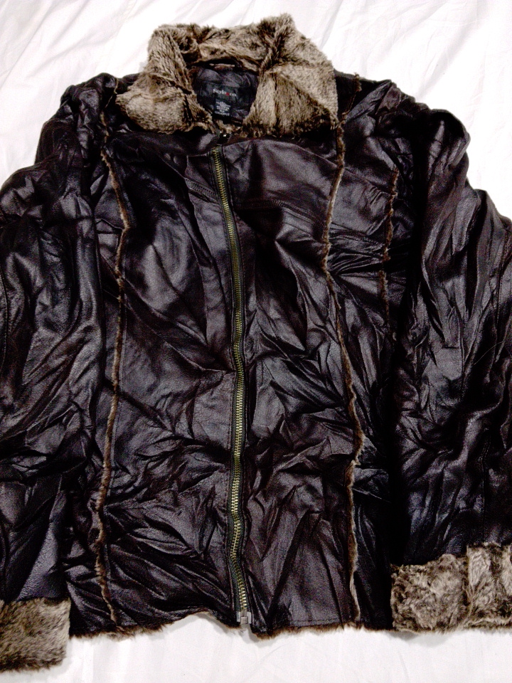 Veste en simili cuir avec garniture en fourrure St..