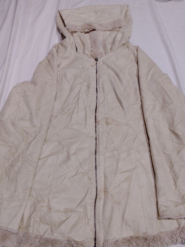 Manteau à capuche en fausse fourrure Jones New Yor..