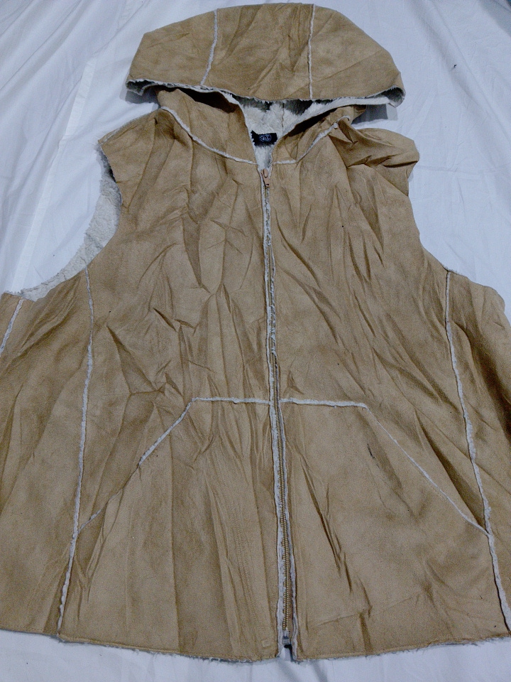 Veste sans manches à capuche en fausse fourrure Ve..