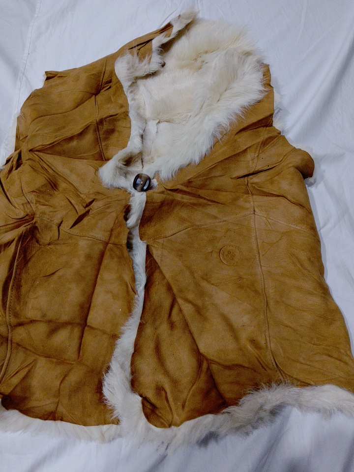 Veste à capuche en suède doublée de fourrure tan