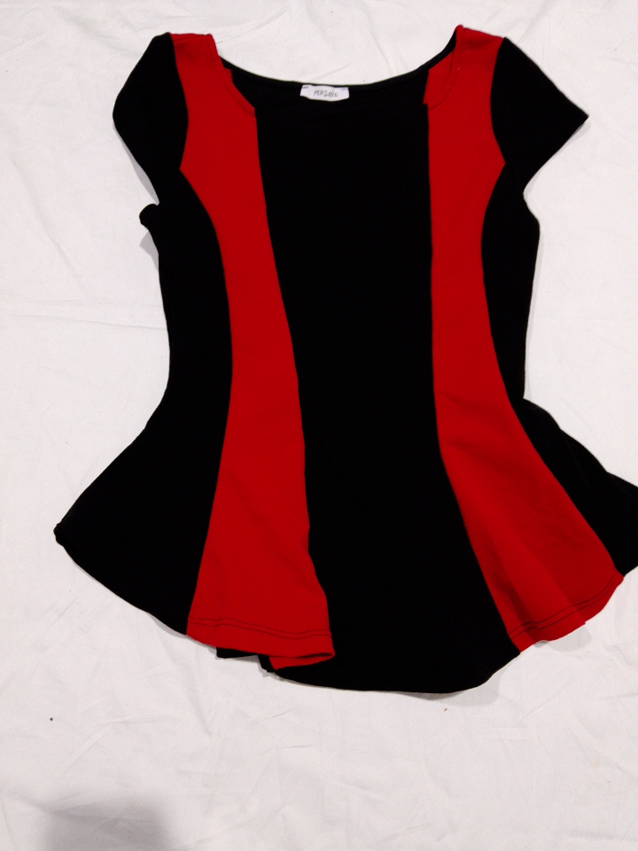 Blusa a blocchi di colore nera e rossa PERSAYA