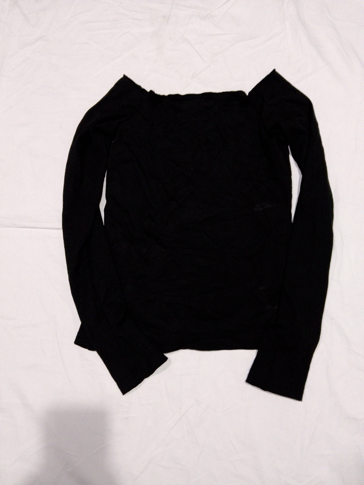 Schwarzes Off-Shoulder Langarm-Top