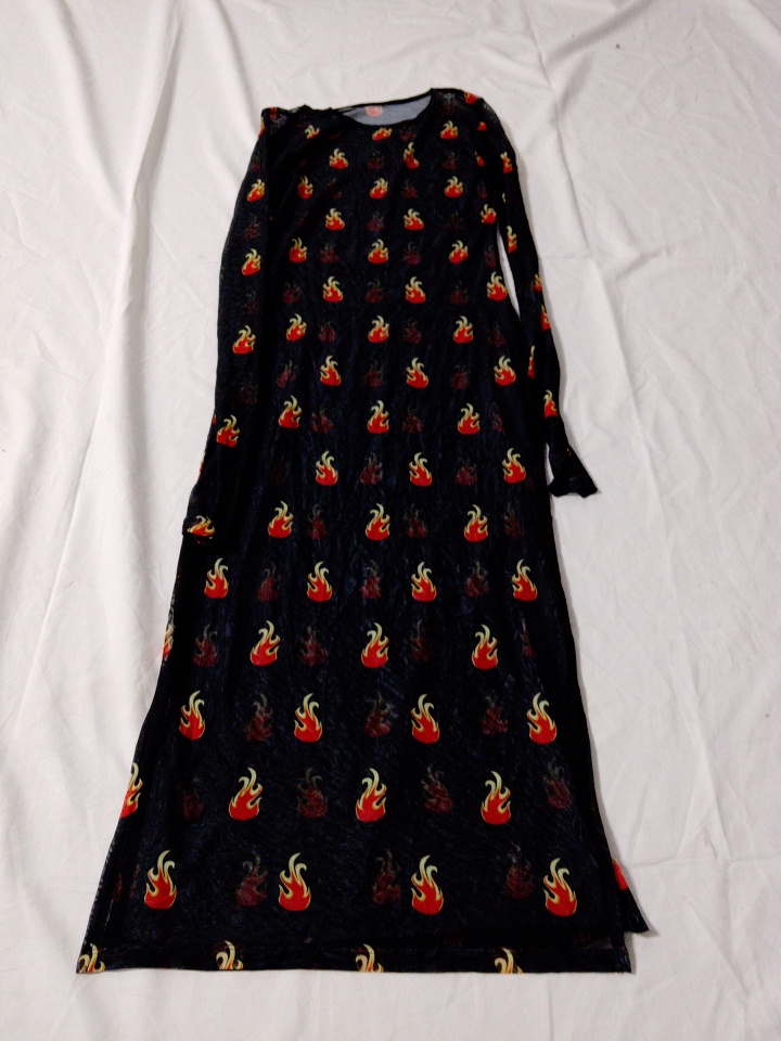 Vestido Maxi com Estampa de Chama Preta