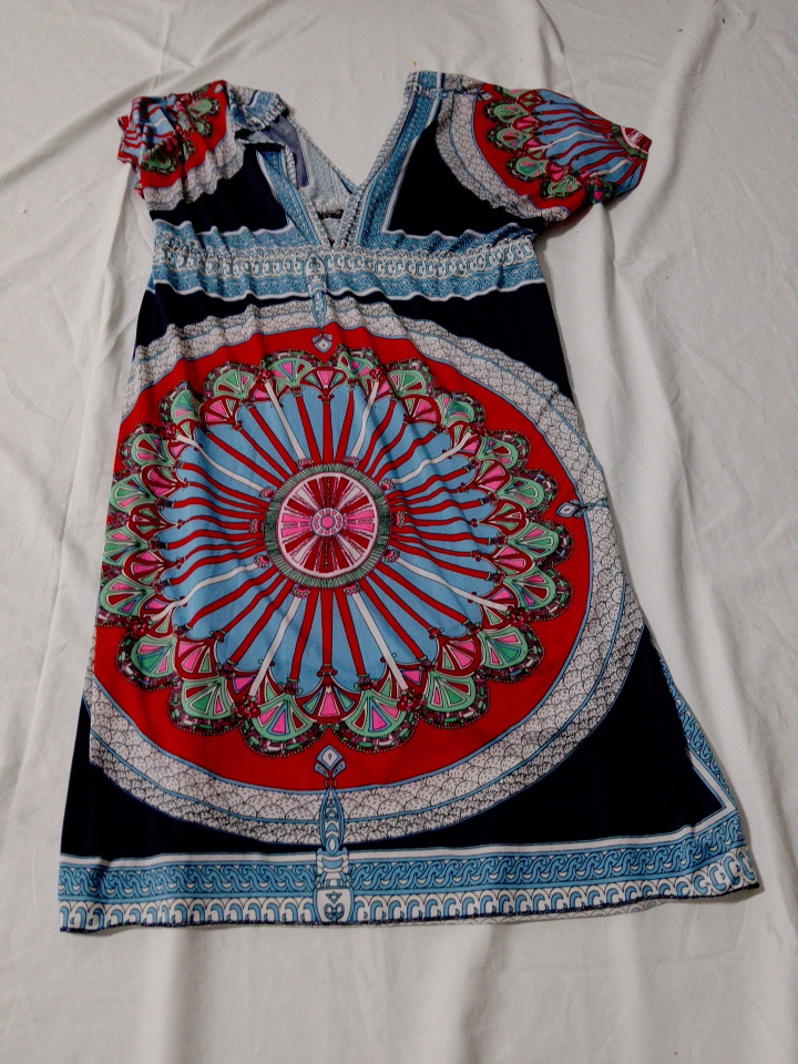 Mehrfarbiges bedrucktes Minikleid