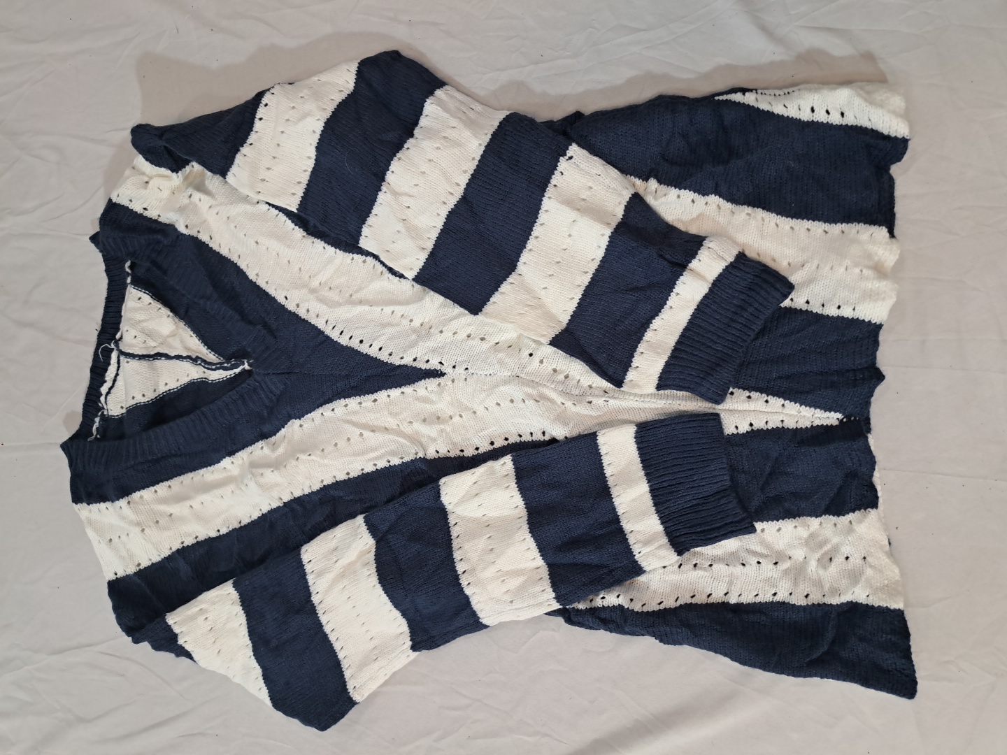 Suéter de Tricô com Decote em V Listrado