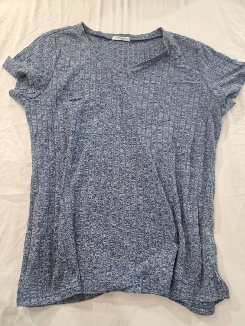 Ekouaer Ribbed V-Neck Short Sleeve Top