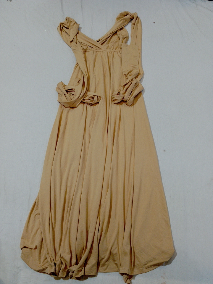 Vestito maxi beige fluido senza maniche