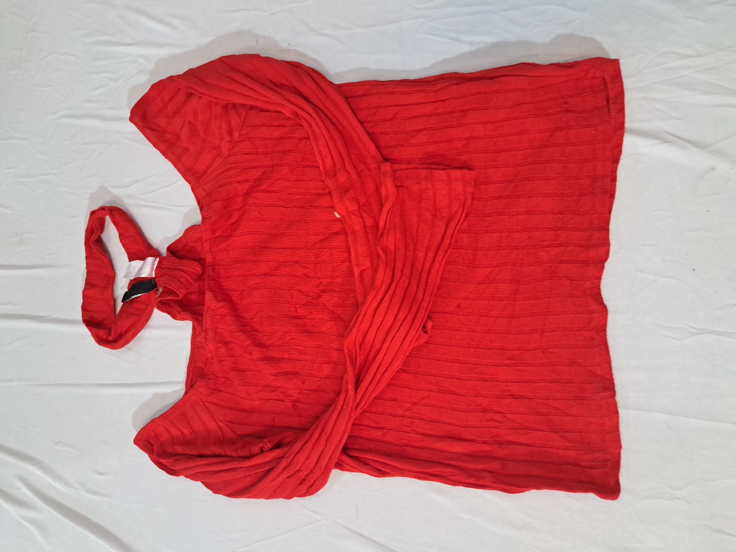 Top en maille rouge halter divisé