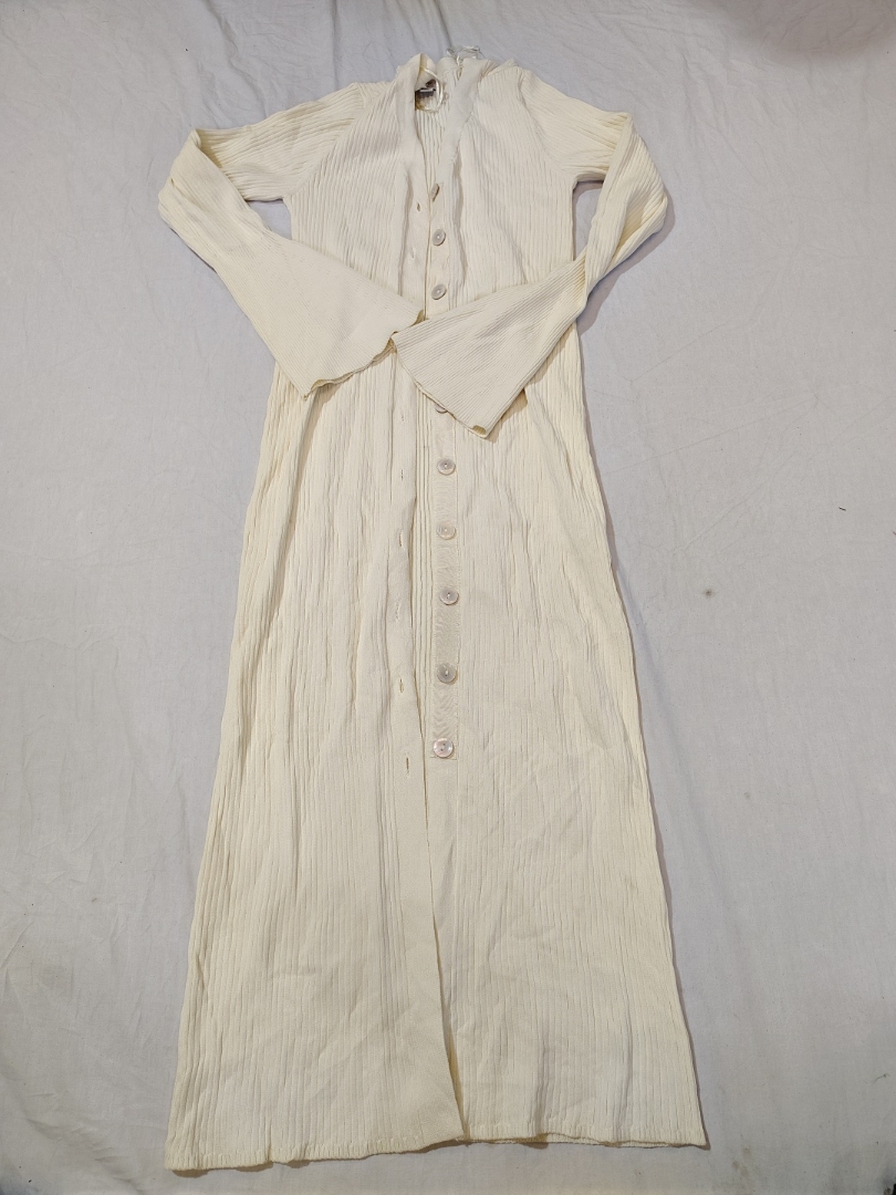 Un nouveau cardigan tricoté crème de jour