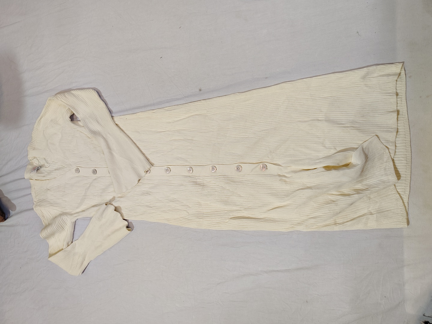 Un nouveau cardigan en tricot blanc A New Day