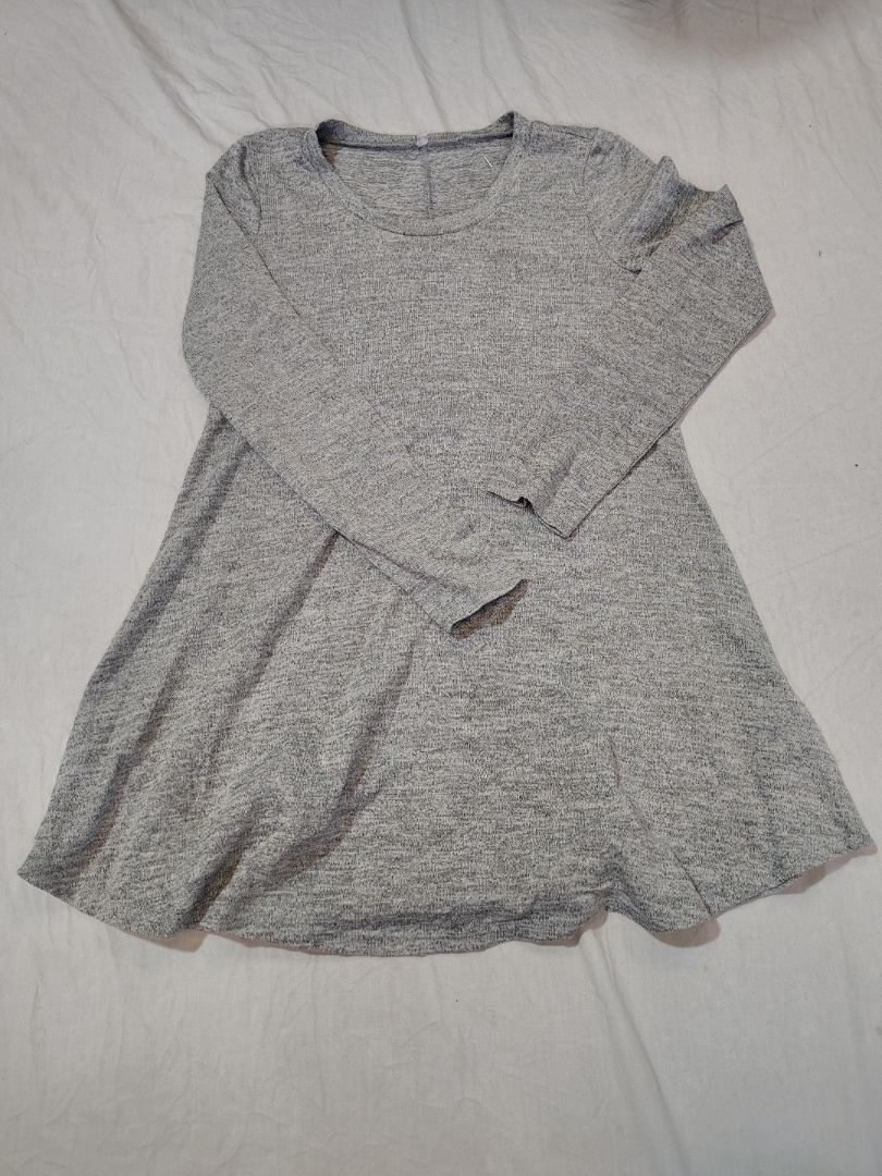 Vestido de malha cinza de manga longa sem marca