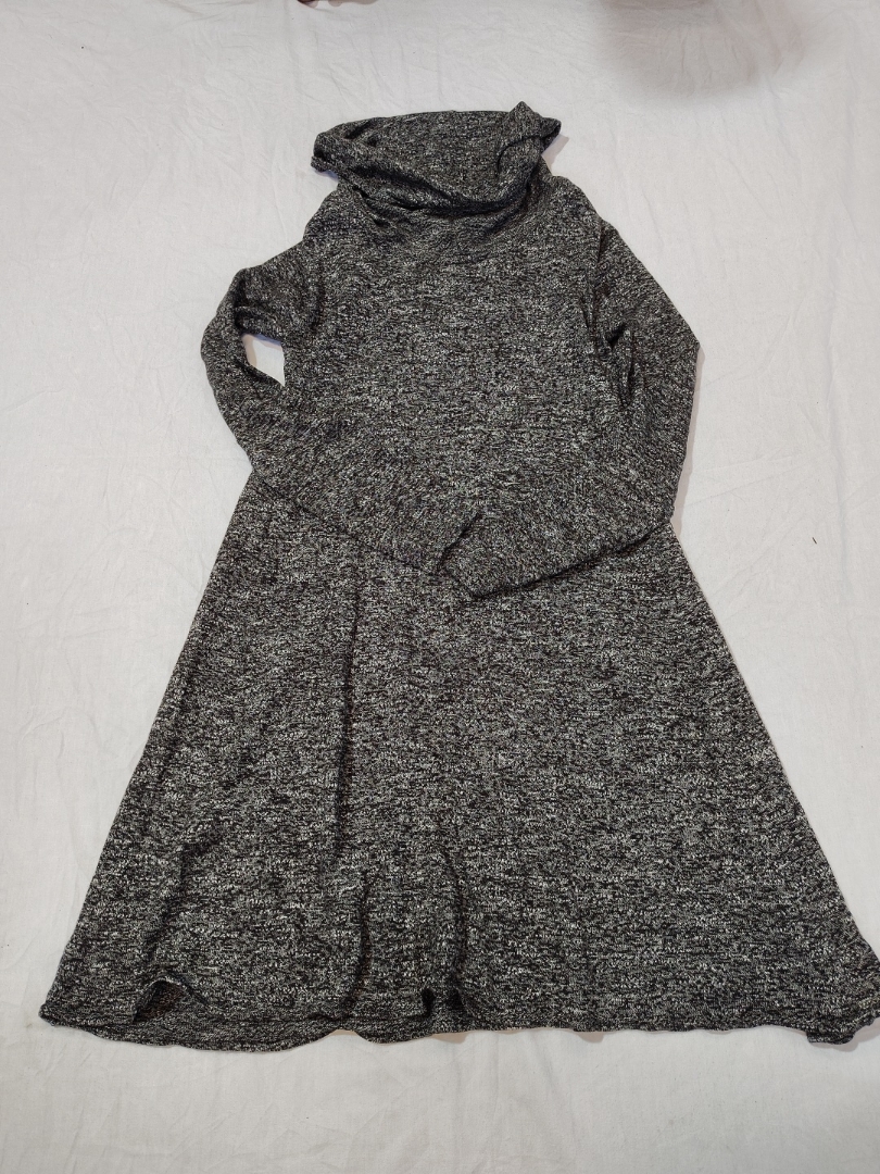 Robe en tricot à capuche grise Max Studio