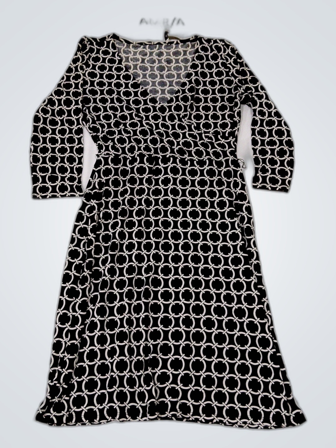 Vestido com Estampado de Círculos Pretos e Brancos