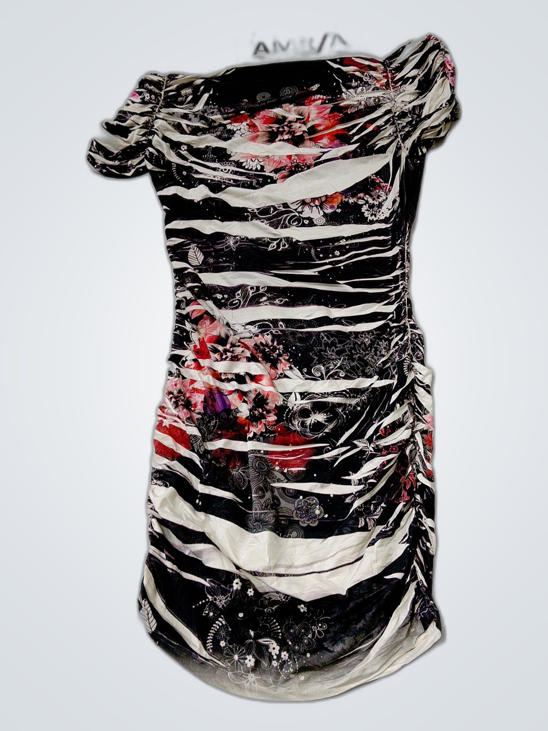 Robe florale noire et blanche