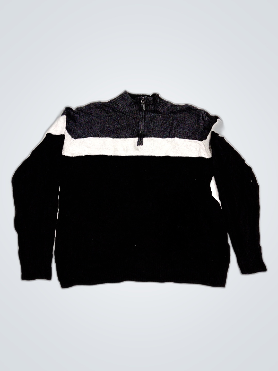 Pull à col zippé noir et blanc