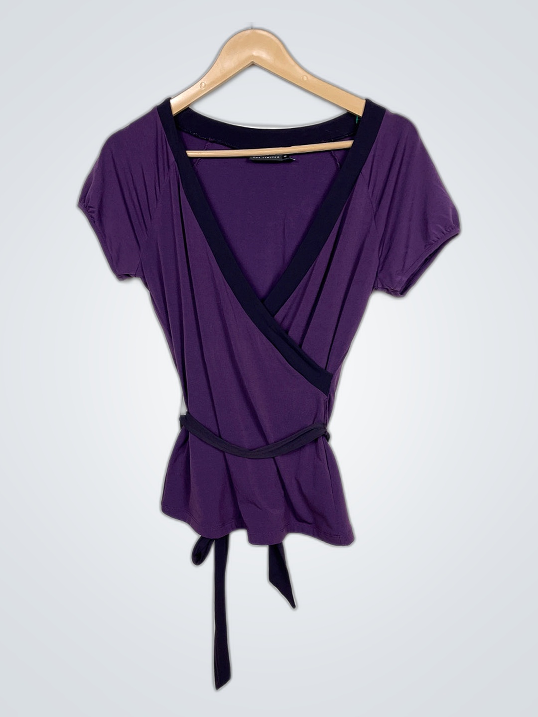 Top violet à nouer devant