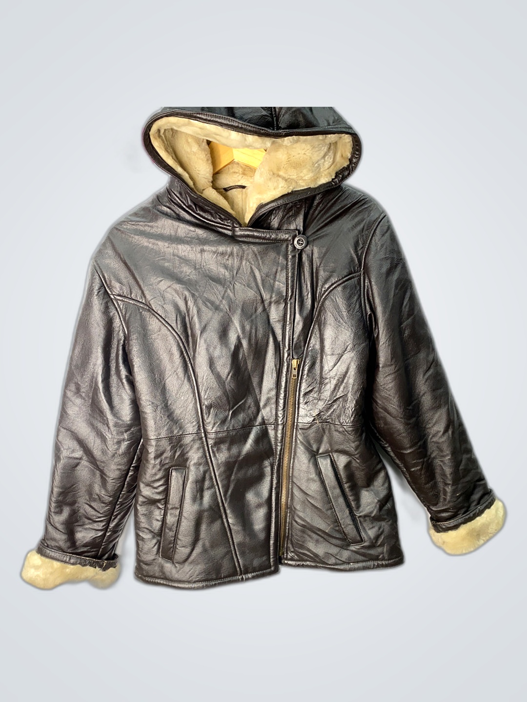 Chaqueta de cuero marrón con forro de piel