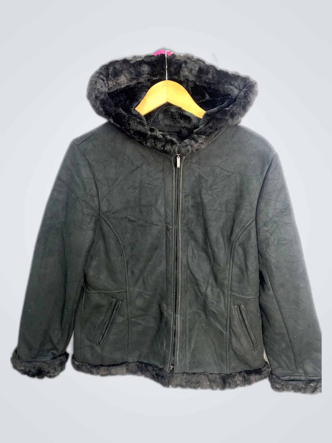 Schwarze Kunstpelzjacke