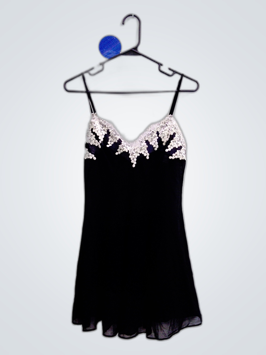 Schwarzes Chemisier mit Spitzenbesatz