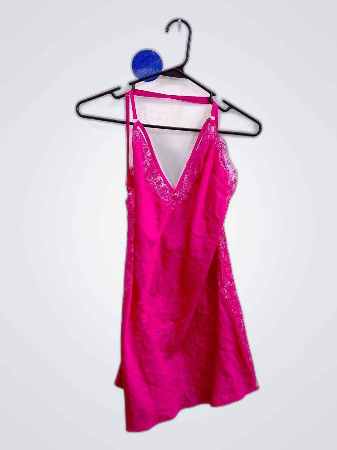 Chemise rose à bordure en dentelle