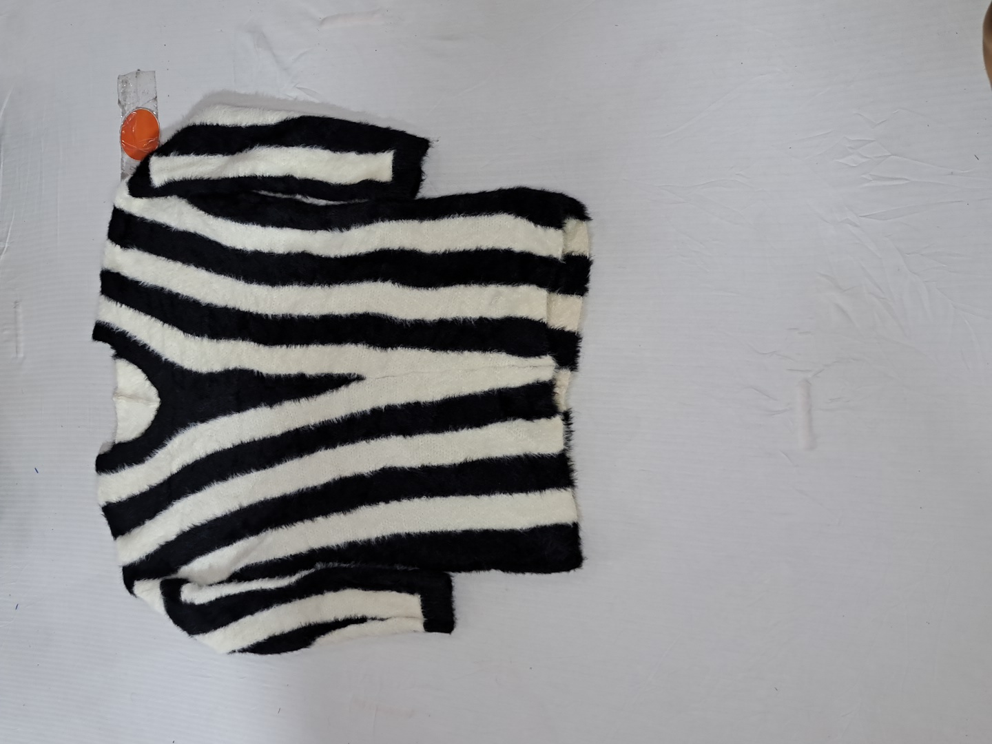 Pull rayé noir et blanc