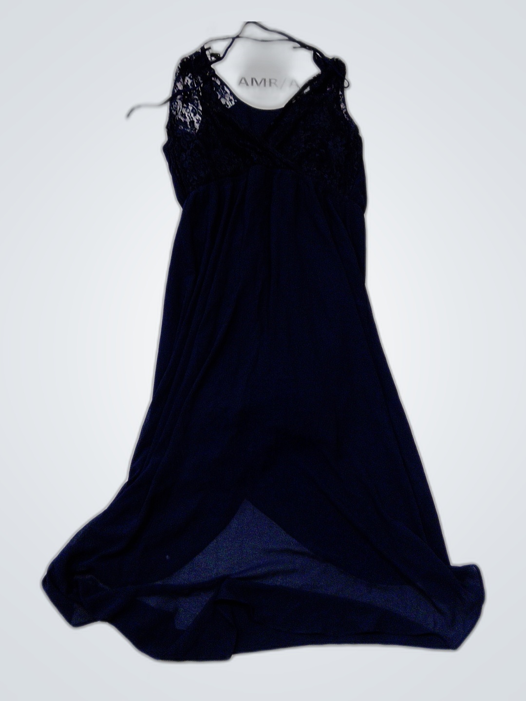 Das limitierte schwarze Spitzenkleid