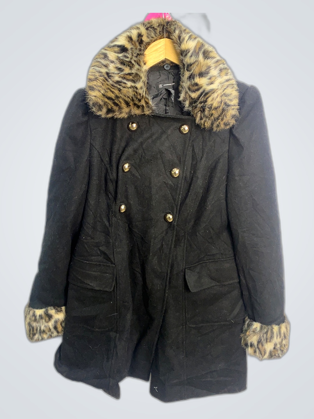 Casaco Preto com Detalhes em Pelo Sintético