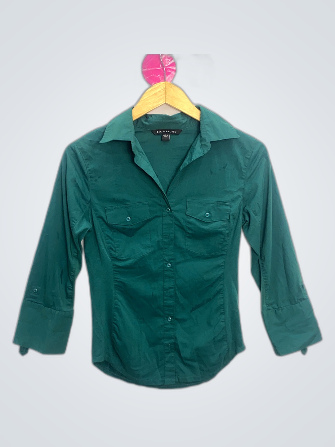 Camicia verde con bottoni