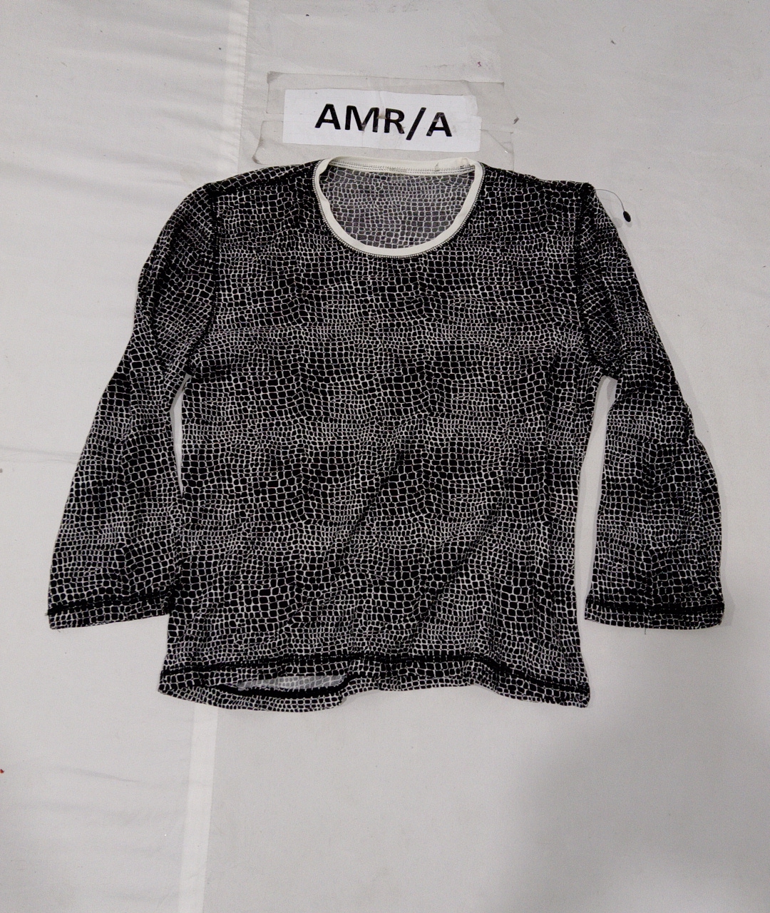 Langarmoberteil in Schwarz und Weiß