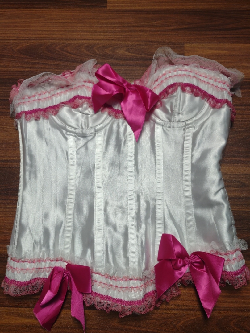 Corselete de Cetim com Renda