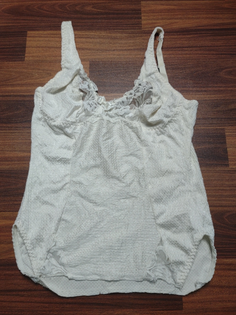 Slip en dentelle blanche