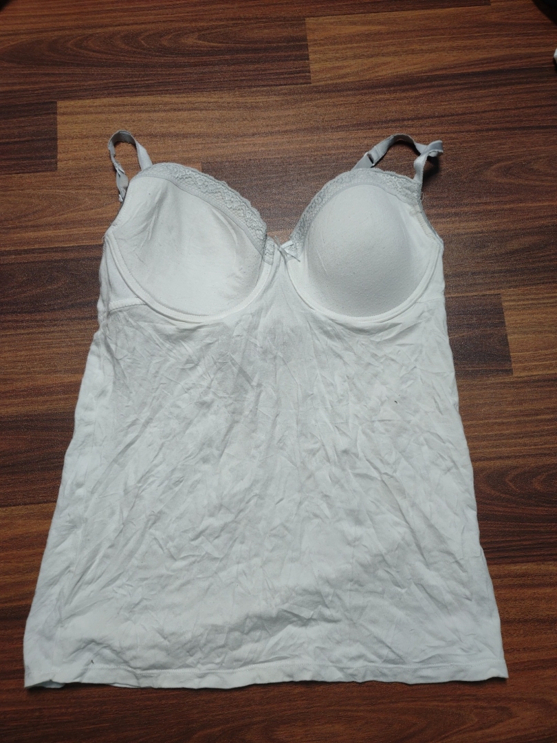 Canotta bianca con reggiseno integrato