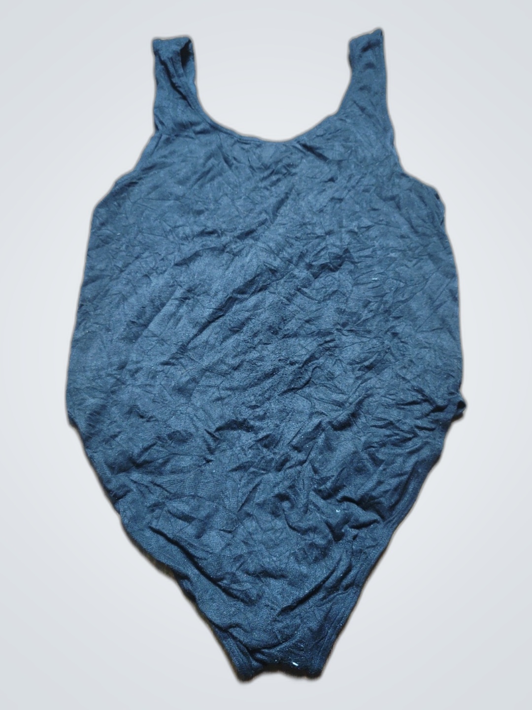 Top básico negro sin marca