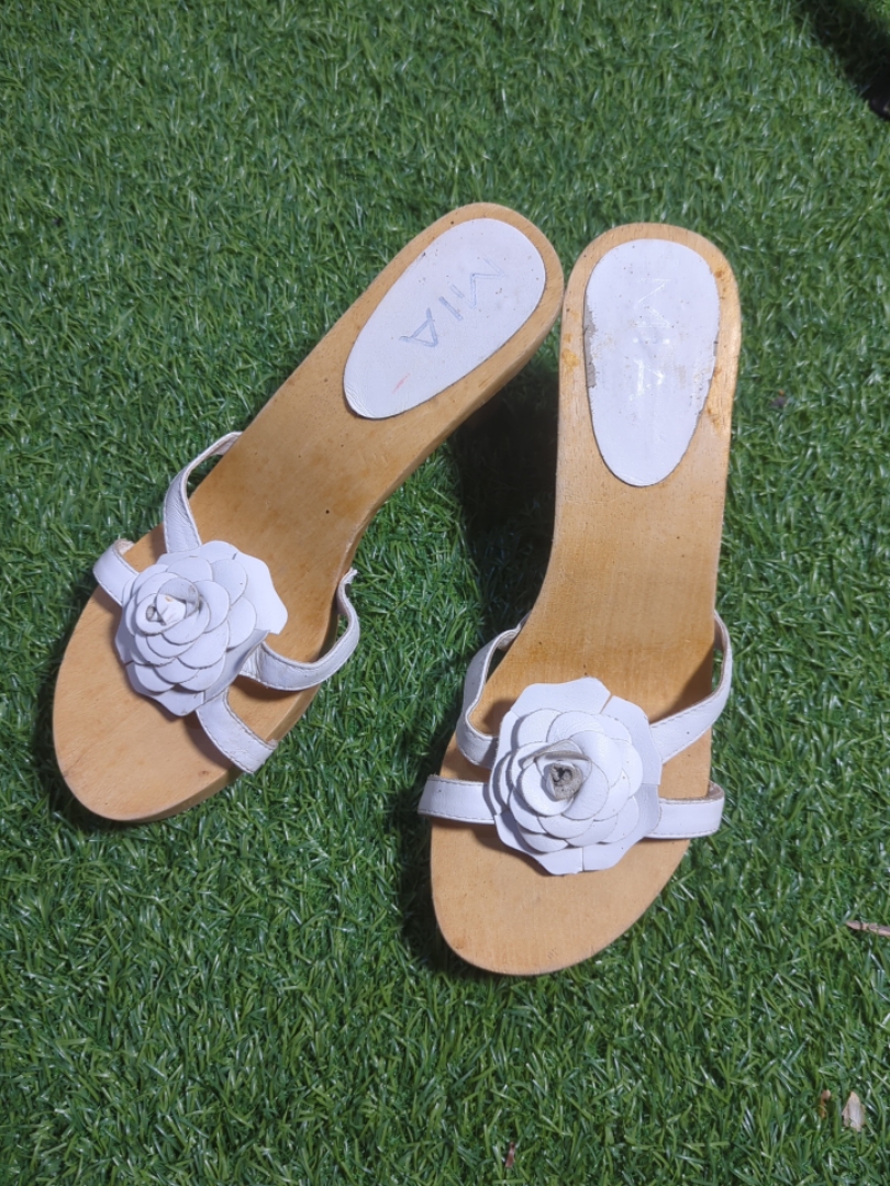 White Flower Sandals