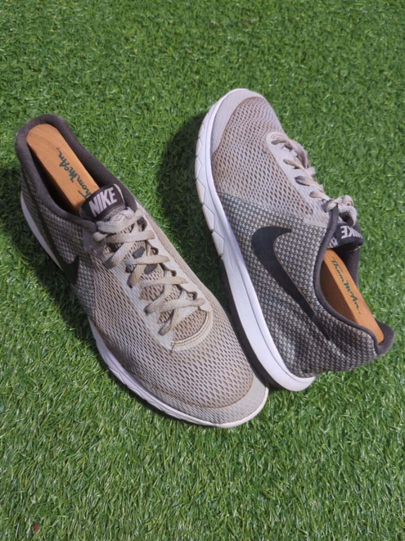 Nike Grey Mesh Sneakers