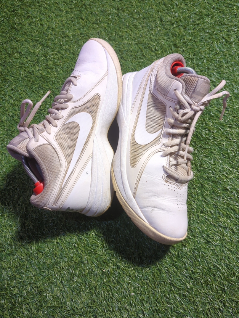 Nike White and Beige Sneakers