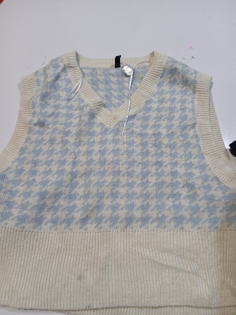 H&M Divided Houndstooth Sweater Vest