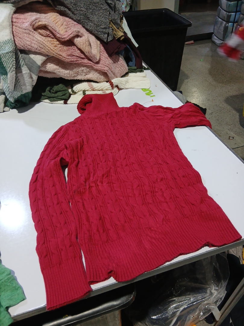 Maglione a collo alto lavorato a maglia rossa
