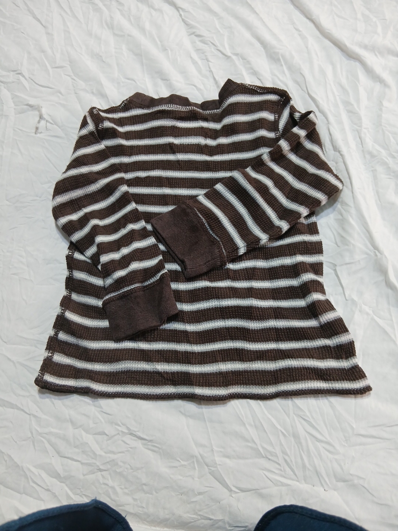 Chemise à manches longues rayée marron et blanche