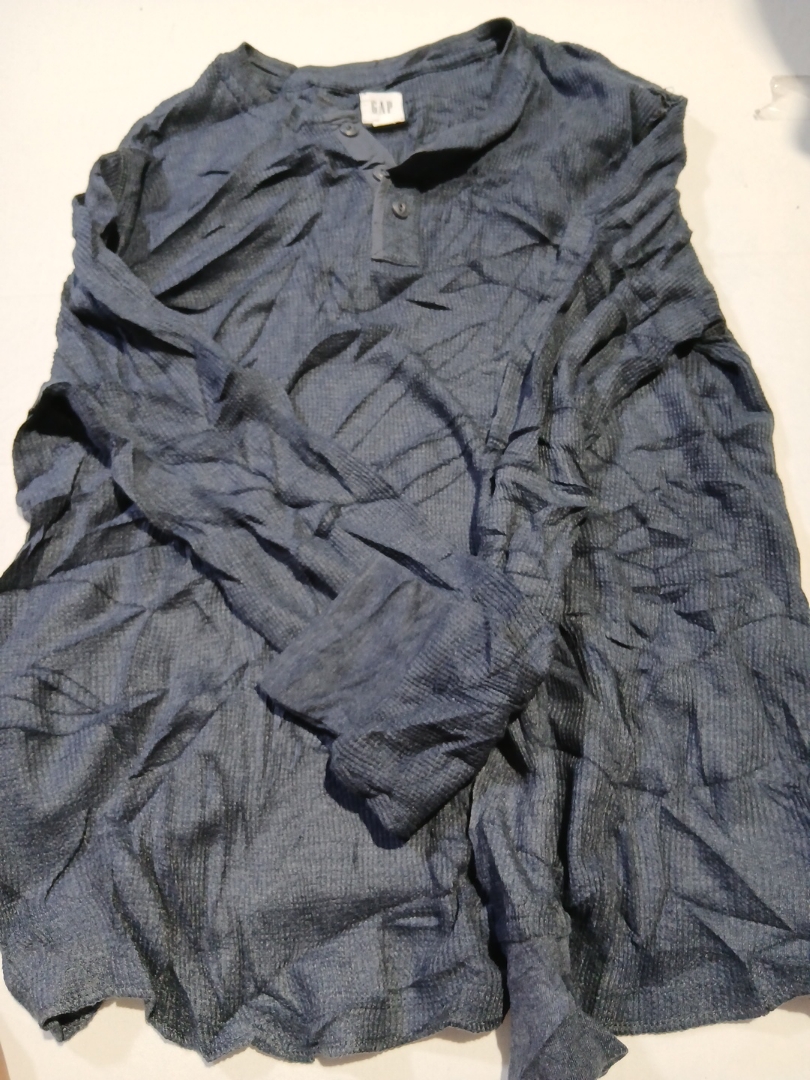 GAP Long Sleeve Button-Up Shirt