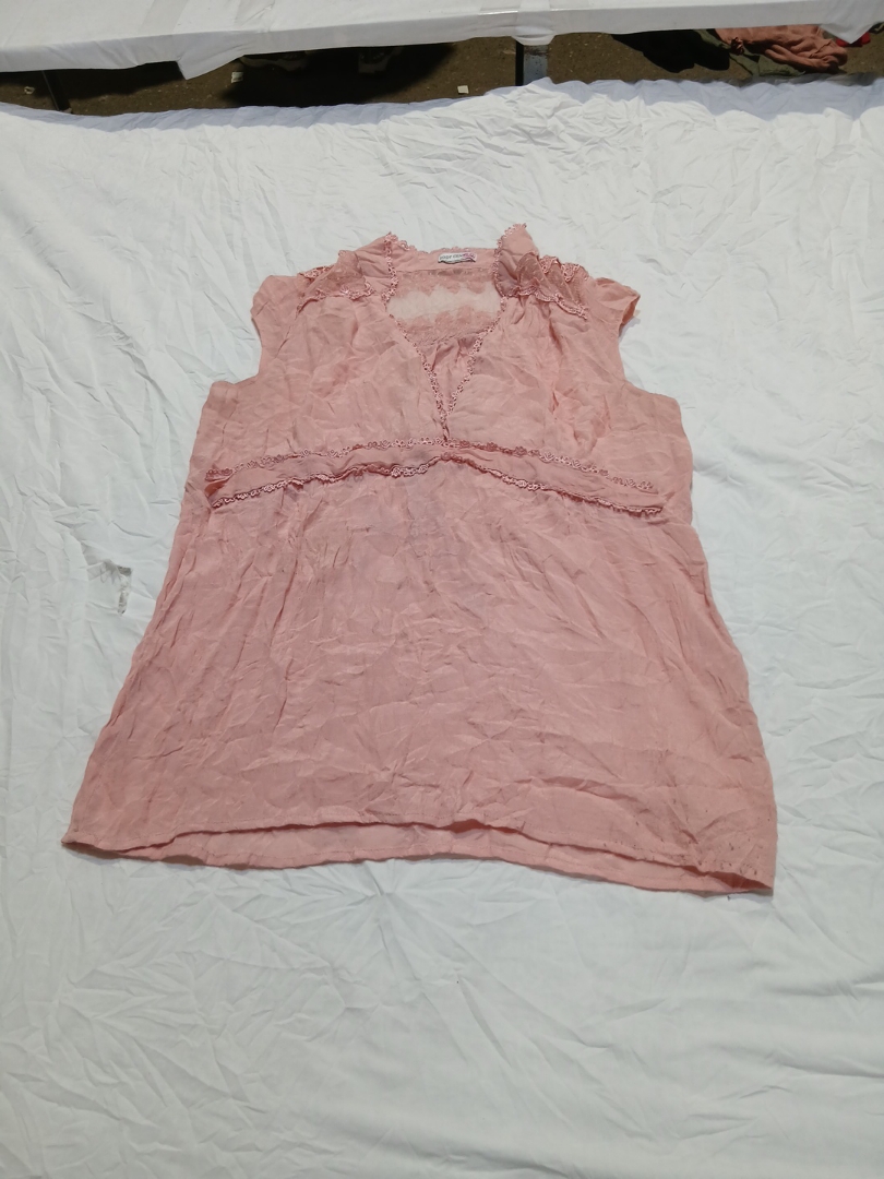 Top en dentelle rose