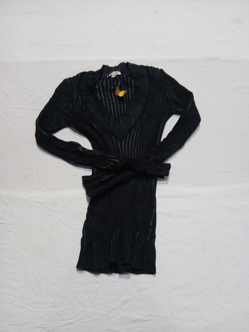 Top a maniche lunghe nero a costine