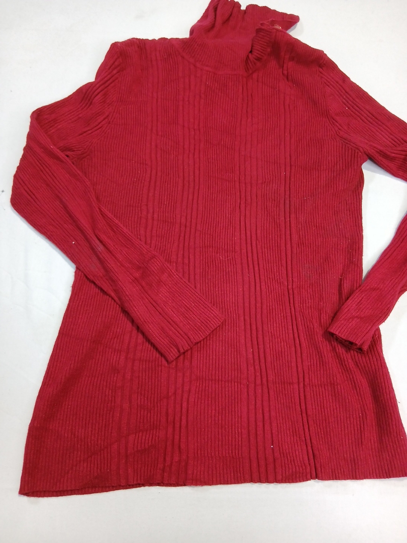 Pull en maille col roulé rouge classique