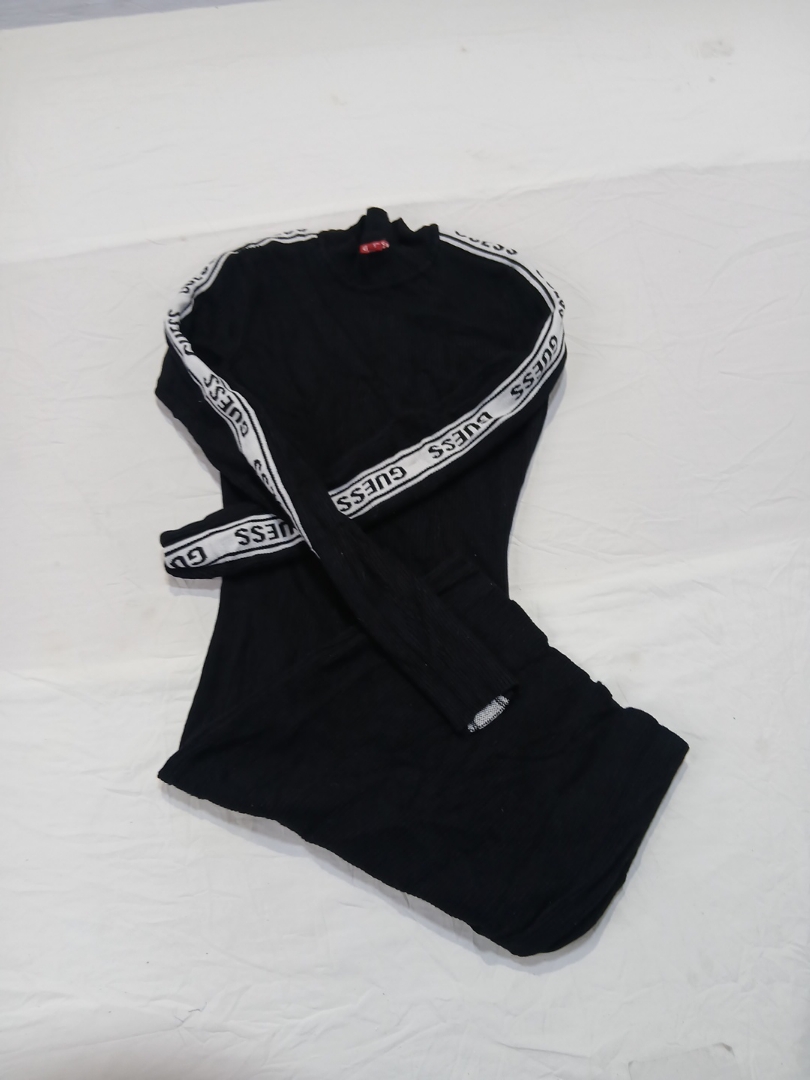 Robe noire à manches longues Guess avec finitions ..
