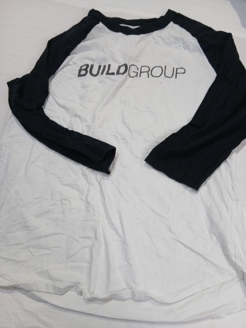 BUILDGROUP Raglan T-shirt