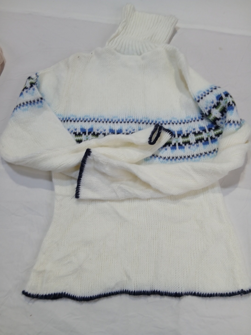 Pull à col roulé en tricot blanc avec motif